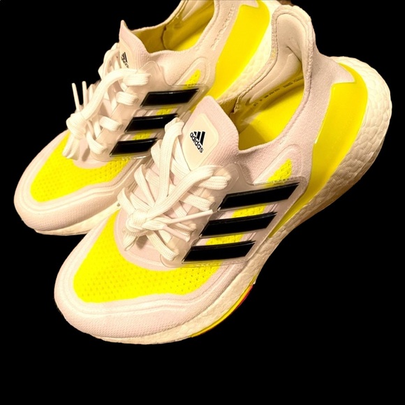 NEW adidas Ultra boost size 5.5, fit more like a 6.5 or 7ish - Picture 3 of 10